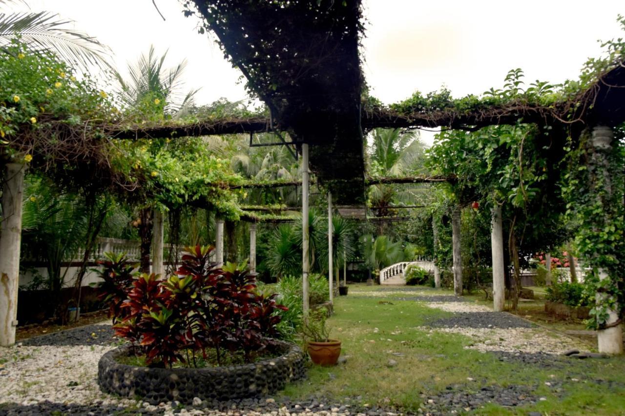 Isla De Oro Hotel Mamburao Exterior foto