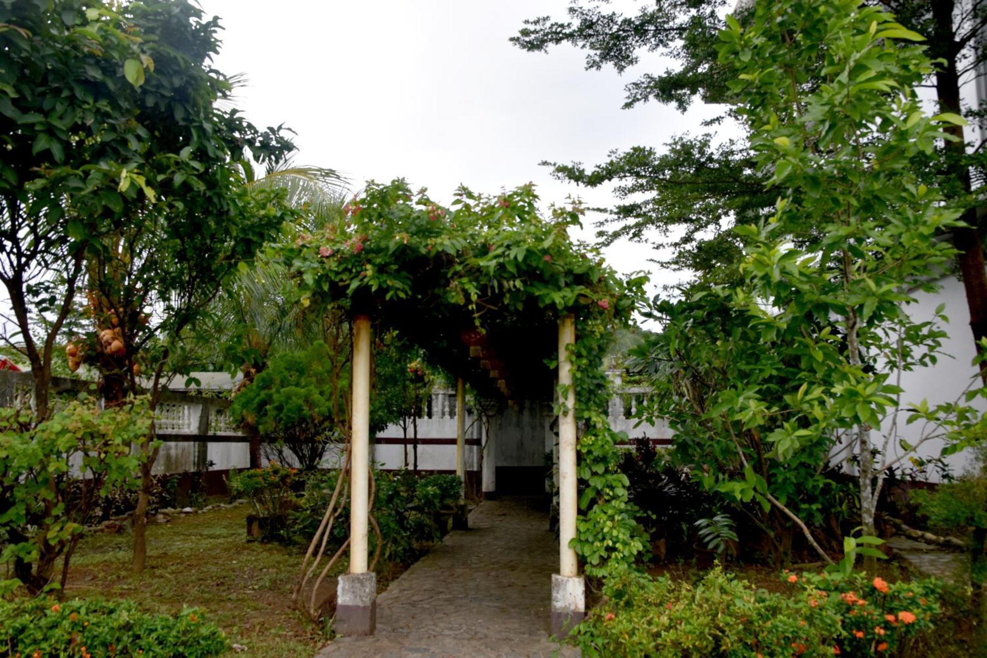 Isla De Oro Hotel Mamburao Exterior foto